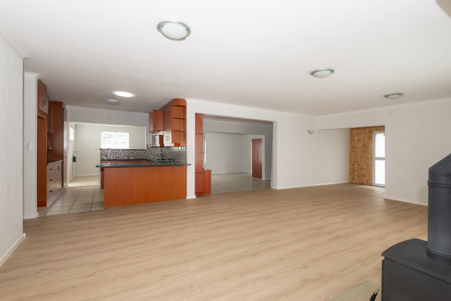 5 Bedroom Property for Sale in Country Club Western Cape